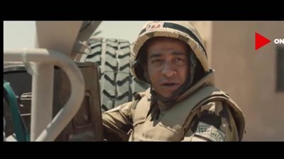 الاختيار الحلقة 14.. جندي يحتضن إرهابيًا مفخخًا ليضحي بنفسه وينقذ زملاءه | فيديو