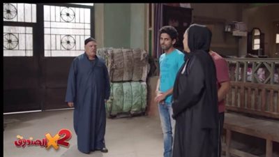 اتنين في الصندوق الحلقة 17.. صلاح عبد الله يمنع زوجته رسمية من العمل | فيديو