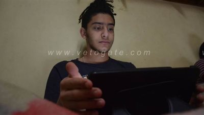 طلاب الصف الثاني الثانوي يؤدون امتحان اللغة الأجنبية الثانية على التابلت | صور