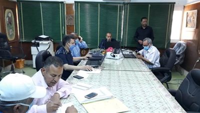 انتظام دخول طلاب الصف الثاني الثانوي بالوادي الجديد على منصة الاختبار