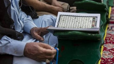 كيف يمكن استغلال العشر الأواخر من رمضان.. الإفتاء: المتصدق بأموال العمرة كمن اعتمر.. عبدالحميد: غرفة المسجد وتوزيع الوجبات