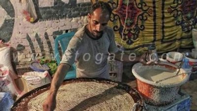 عم شعبان.. حكاية عاشق لصناعة الكنافة منذ الصغر|صور