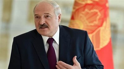 رئيس بيلاروسيا يقدم نصائح للرجال في ظل أزمة كورونا: لا تُقبّلوا النساء