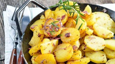 صينية البطاطس بالأعشاب اقتصادية ولذيذة من الشيف عظيمة