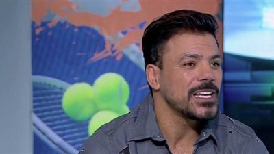 عمرو زكي عن علاقته بفنانة شابة: أنا مش شحاتة أبو كف | فيديو