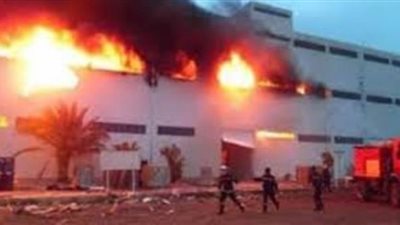 7 سيارات إطفاء تخمد حريقا بمصنع مواد غذائية بمدينة 6 أكتوبر