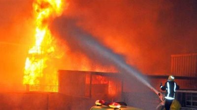 الحماية المدنية تجري عمليات التبريد لموقع حريق مصنع الكرتون بـ6 أكتوبر