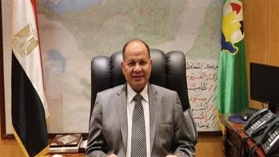 محافظ أسيوط يتفقد تركيب 25 كابينة تعقيم ذاتي بمواقع شركة مياه الشرب