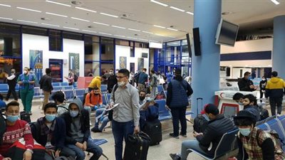 مطار القاهرة يستقبل رحلتين للمصريين العالقين بالكويت