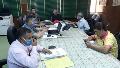 مدير تعليم الوادي الجديد يتابع دخول طلاب أولى ثانوي على منصة اختبار اللغة الأجنبية الثانية