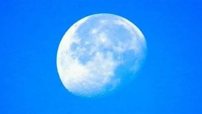 بعد السوبر مون.. ظهور القمر الأحدب المتناقص بالنهار