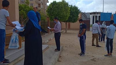 تسليم البحوث الورقية بمدارس الجيزة | صور