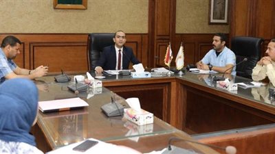 نائب محافظ سوهاج يناقش الموقف التنفيذي لمشروعات حياة كريمة
