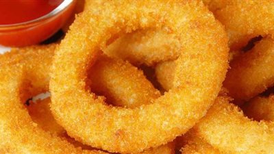 حلقات البصل مقبلات لذيذة على الإفطار بدلا من السمبوسك