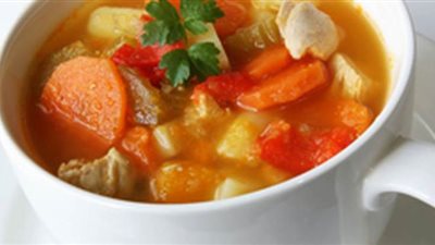 طريقة إعداد شوربة الخضروات والدجاج من الشيف عمرو