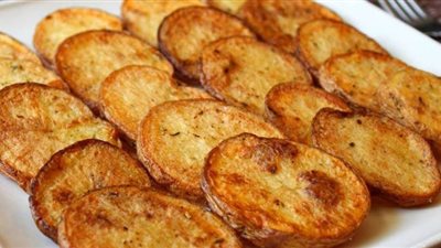 طريقة عمل البطاطس المقرمشة بالزعتر | فيديو