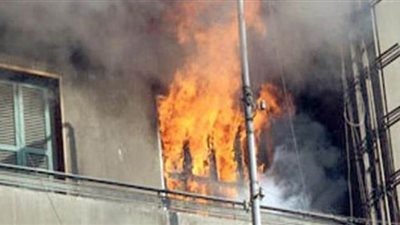 حريق يلتهم شقة ويصيب مالكها بسبب لهو نجله في سوهاج