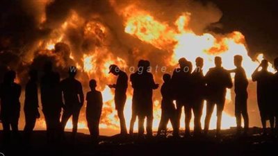 شجاعة سائق تنقذ العاشر من كارثة بعد اشتعال سيارة وقود داخل بنزينة | فيديو