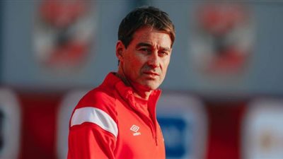 الأهلي يرفع شعار 