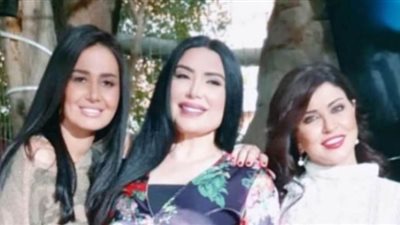 عبير صبري رفقة حلا شيحة وجومانا مراد من كواليس 