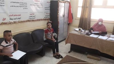 استمرار إجراءات استلام المشروع البحثى للطلاب بالمدارس في الوادي الجديد