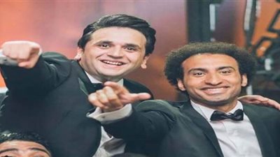 ربيع ومصطفى خاطر يسخران من مستخدمى 