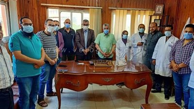 نقيب أطباء الدقهلية يزور مستشفى شربين دعما للهيئة الطبية بعد تطاول عجينة