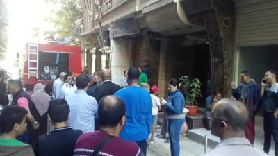 ندب الأدلة الجنائية لمعاينة حريق مصنع ببرج العرب