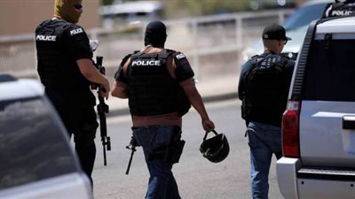 شاب يعيد آلاف الدولارات عثر عليها بالصدفة