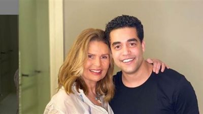 يسرا تنشر صورة لها برفقة خالد أنور: 