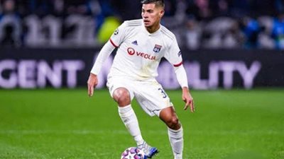 برشلونة مهتم بضم موهبة برازيلية من ليون الفرنسي