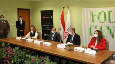 وزير الاتصالات يطلق المنصة الرقمية للأكاديمية الوطنية للتدريب لبرنامج المسئول الحكومي