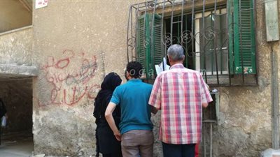 مكاتب الشهر العقاري تتعامل مع المواطنين من النوافذ للوقاية من كورونا | صور