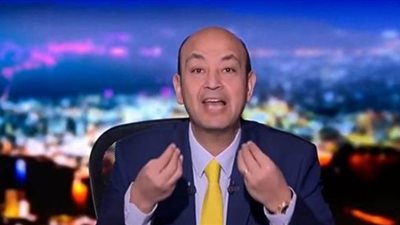 عمرو أديب يتوعد مذيعة بالجزيرة: 