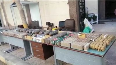 العثور على 2220 طربة حشيش مخبأة داخل سقف أتوبيس بالسويس قبل ترويجها | صور