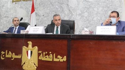 محافظ سوهاج يعقد اجتماعا مع وحدة التنفيذ المحلية لمشروعات تنمية الصعيد