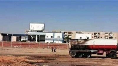 النيران تلتهم سيارة ملاكي في العاشر من رمضان | فيديو