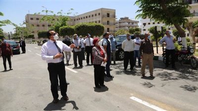 وزير التعليم العالي يطمئن على المصريين العائدين من الخارج بمقر إقامتهم بالمدن الجامعية