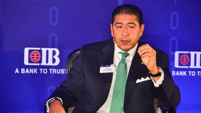 هشام عز العرب: إلزام العملاء بارتداء الكمامات.. ونثق في تفاهم المواطنين للإجراءات الاحترازية