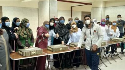 بعد عزلهم.. محافظ المنوفية يوزع 