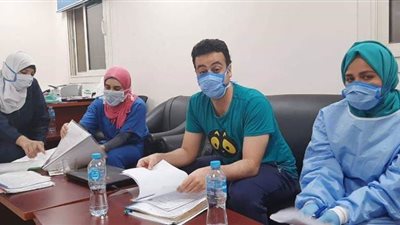 قنديل يضوي على الدنيا لتنعم بالصحة.. عزل قها يحيي الفريق الطبي الرابع لعلاج المصابين