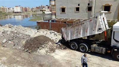 ردم 10 برك ومستنقعات في منطقة 15 مايو بمدينة جمصة | صور