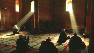 كيف يكون الاعتكاف؟.. وهل يجوز للمرأة والرجل الاعتكاف بالمنزل؟