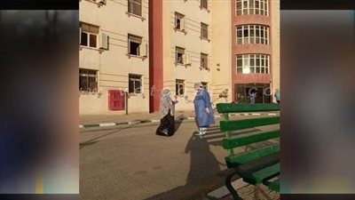 مدير المدينة الجامعية ببني سويف يستقبل مصابي كورونا بالمياه والألعاب