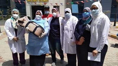 خروج أول مولود من أم مصابة بفيروس كورونا من مستشفى العجمي | صور