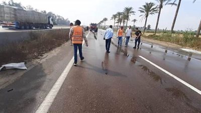 انقلاب سيارة محملة بعبوات قابلة للاشتعال على صحراوي الإسكندرية | صور