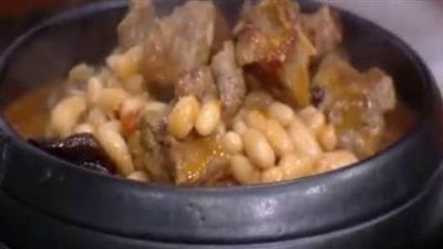 طريقة عمل يخنة اللحم بالفاصوليا البيضاء | فيديو