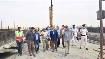 محافظ المنيا يتابع معدلات تنفيذ محـور سمالـوط الحر على النيل | فيديو