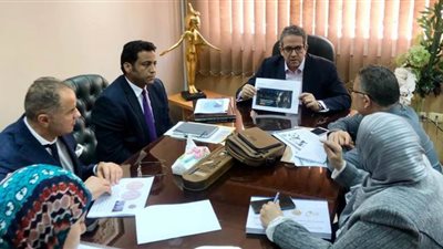 وزير السياحة والآثار يناقش التصميمات الخاصة بالعملات التذكارية لافتتاح المتحف المصري الكبير