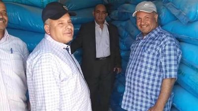 إجراءات وقائية أثناء توزيع الأسمدة الصيفية على مزارعي الوادي الجديد 